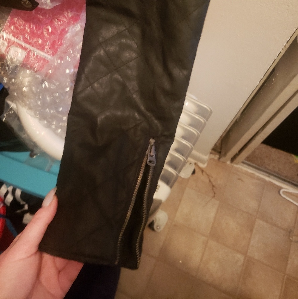 Leather jacket - Picture 4 of 4